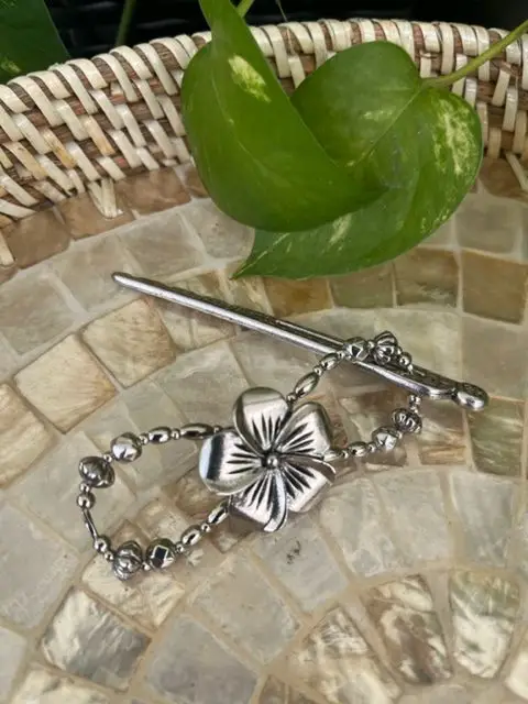 Hawaiian flower hair clip