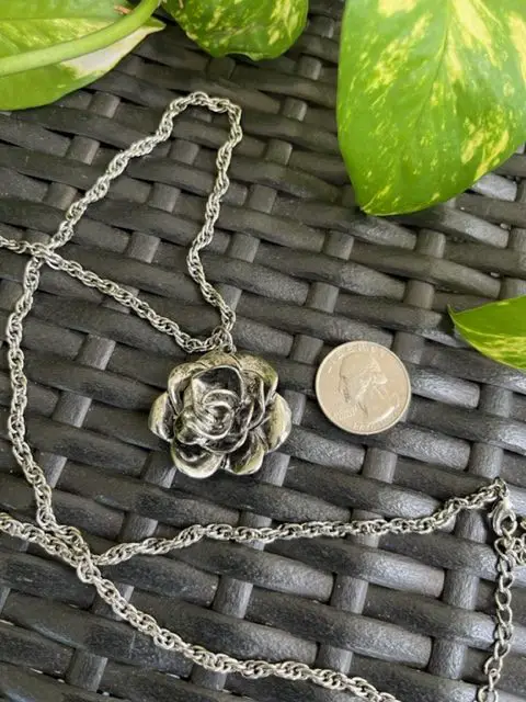 rose necklace lilla rose