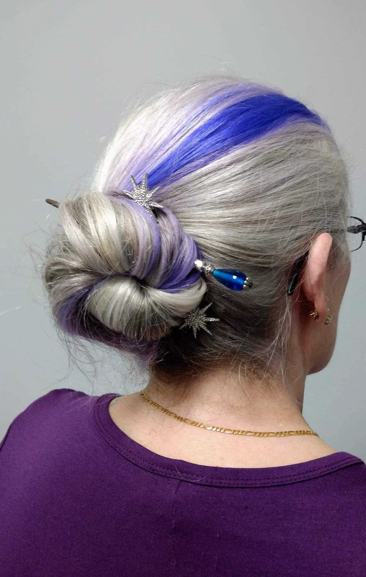 gray silver blue hair highlight