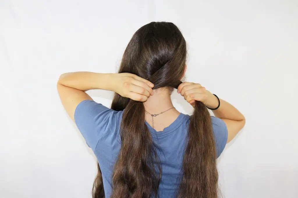 How to Braid your Hair with a Flexi Clip - Beautiful Life