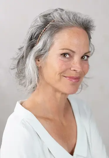 15 Easy Everyday Hairstyles for Short Gray Hair - Beautiful Life