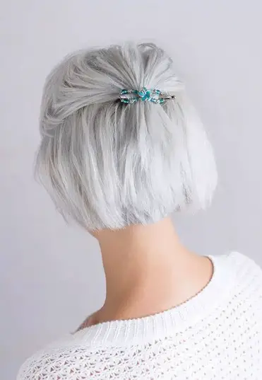 15 Easy Everyday Hairstyles for Short Gray Hair - Beautiful Life