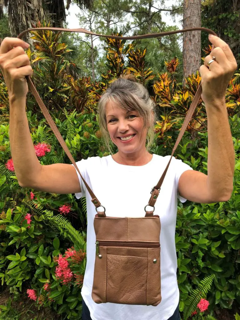 Easy Hack for Turning a Purse into a Backpack in 3 Seconds Flat