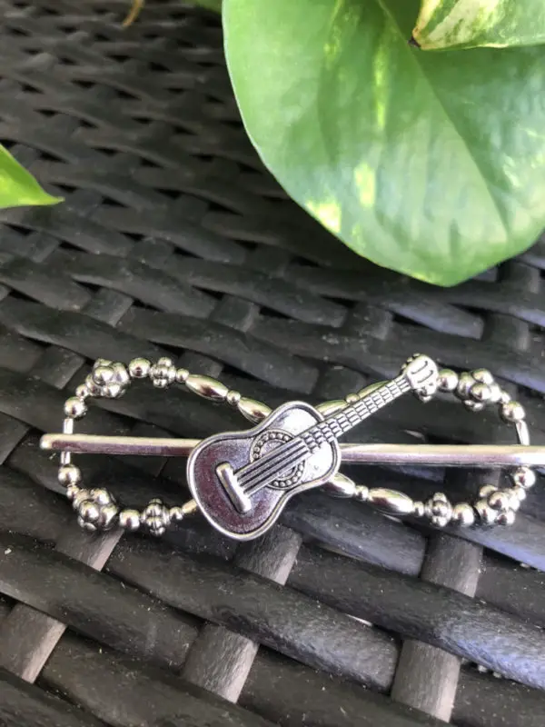 acoustic guitar hair clip