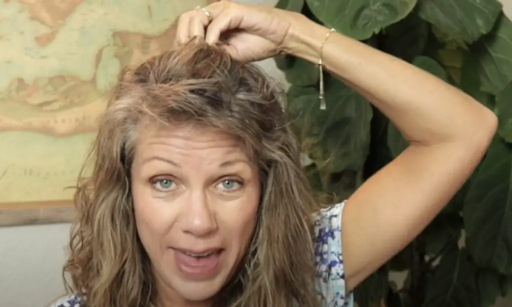 7 Super Cute Ways to Wear Mini Hair Clips (with Video & Pictures)