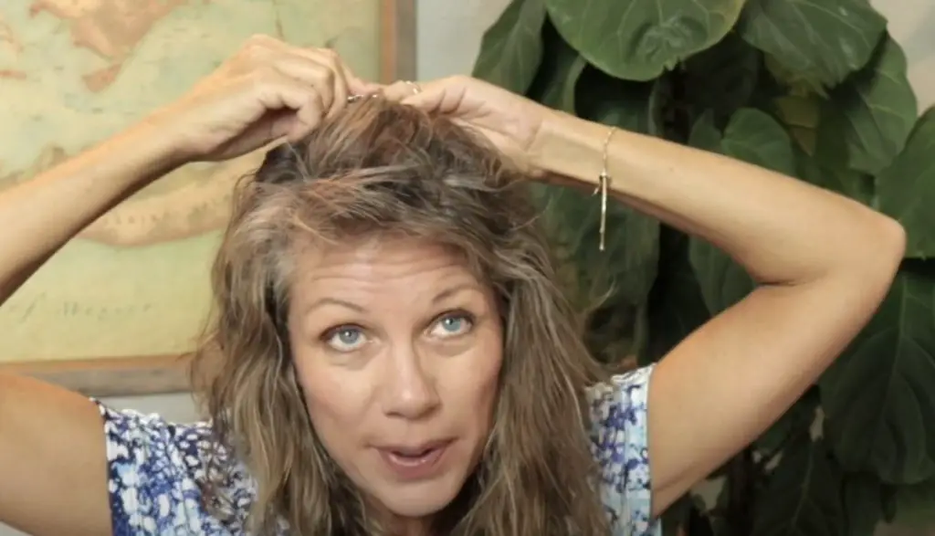 7 Super Cute Ways to Wear Mini Hair Clips (with Video & Pictures)