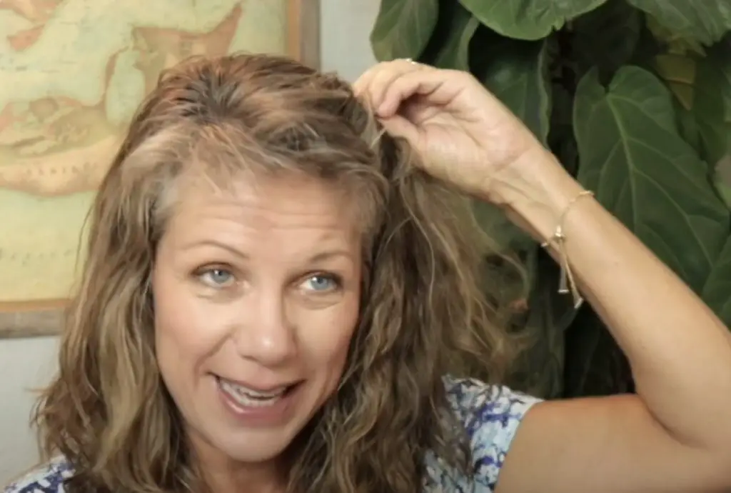 7 Super Cute Ways to Wear Mini Hair Clips (with Video & Pictures)