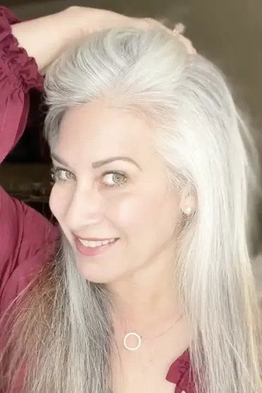 8 Tips for How to Wear Grey Hair Without Looking Old - Beautiful Life