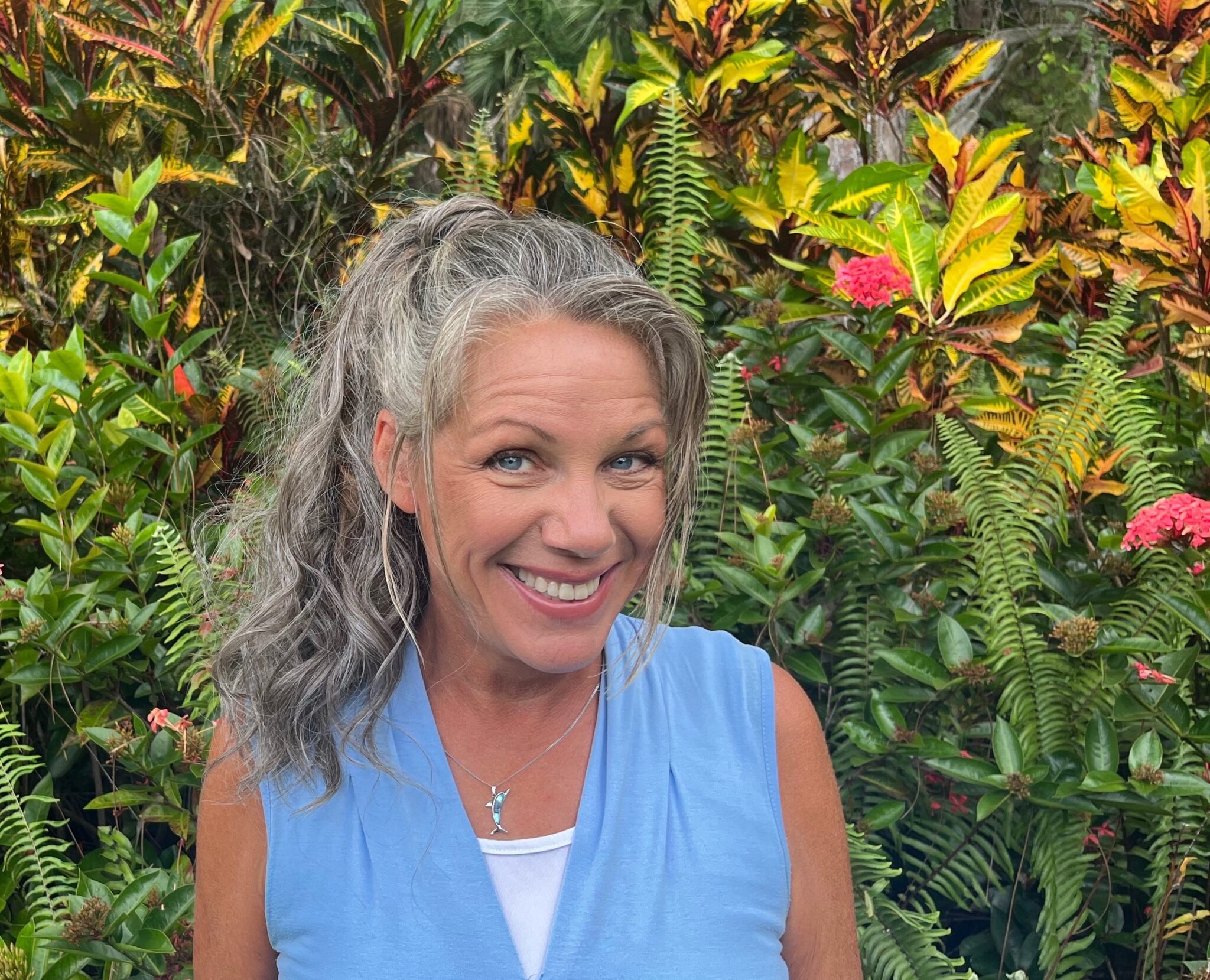 8-tips-for-how-to-wear-grey-hair-without-looking-old-beautiful-life